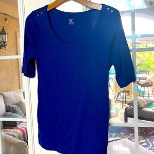 Super soft Gap shirt mid sleeve!